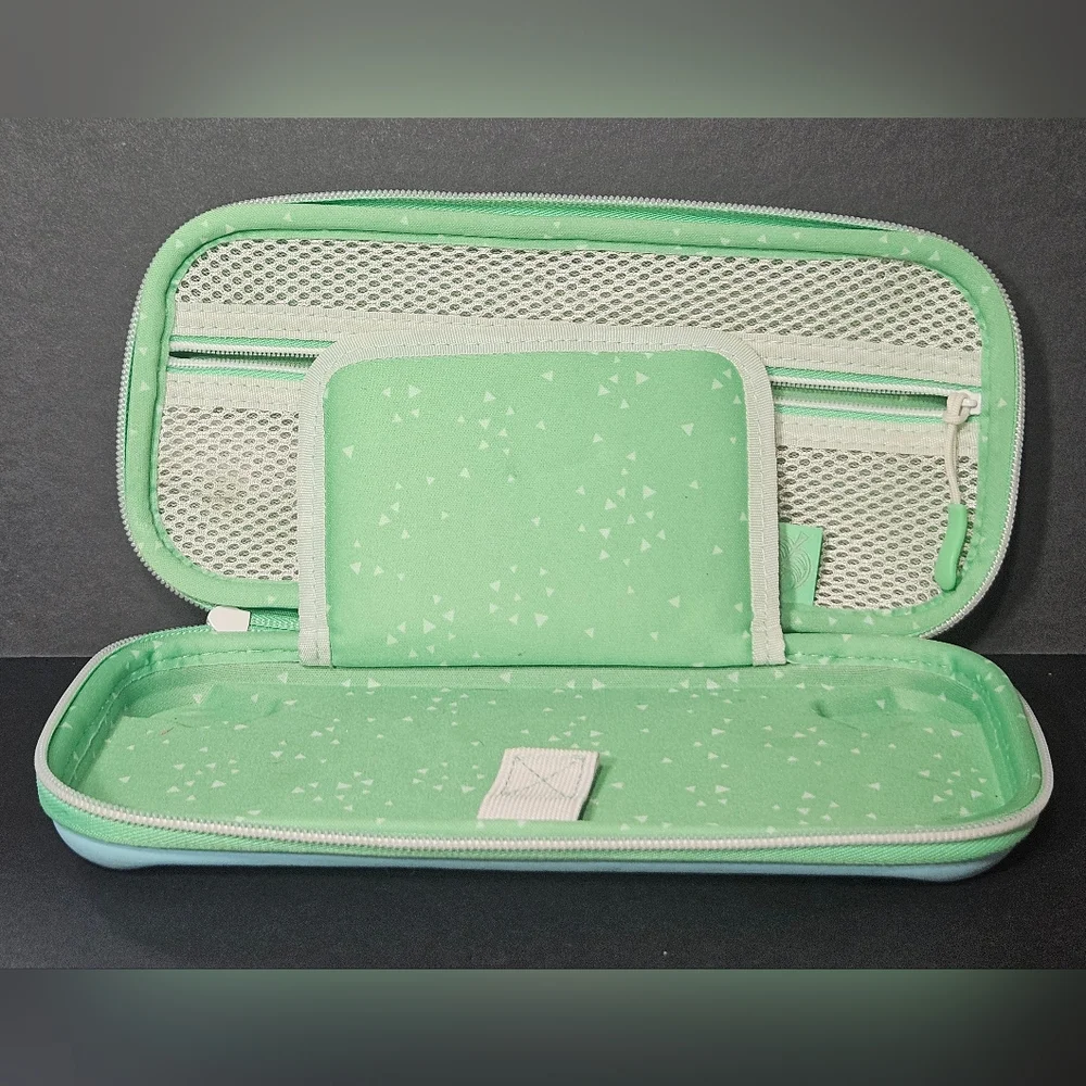 Animal Crossing Themed Carrying Case - Picture 4 of 7